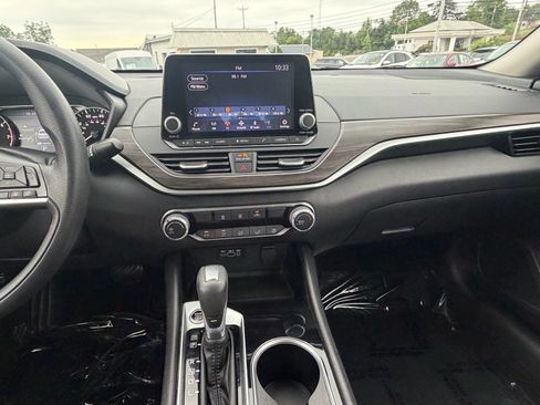 Used 2024 Nissan Altima 2.5 SV FWD image 40