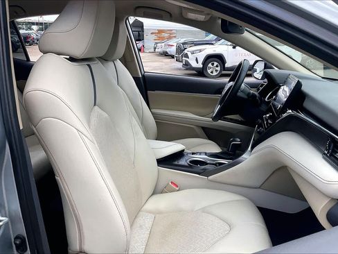 Used 2024 Toyota Camry XLE FWD image 9