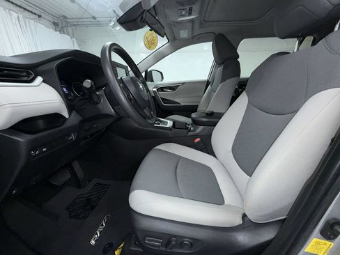 Certified 2022 Toyota RAV4 XLE AWD/4WD image 5