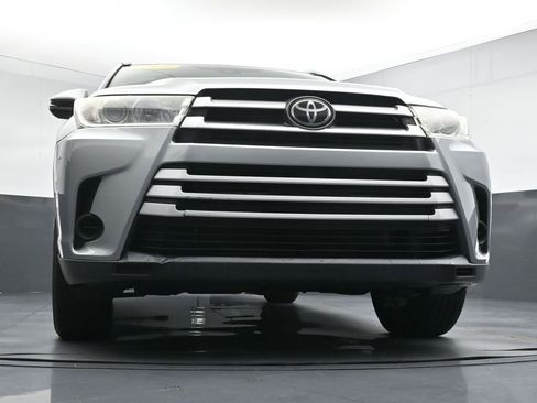 Used 2019 Toyota Highlander LE FWD image 29