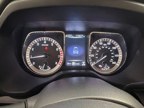Used 2018 Nissan Titan SV AWD/4WD image 26