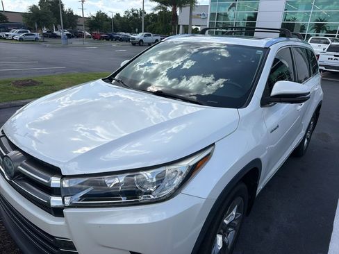 Used 2017 Toyota Highlander Limited Platinum AWD/4WD image 1
