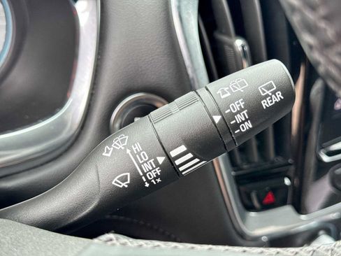 Used 2023 Chevrolet Traverse LT FWD image 26