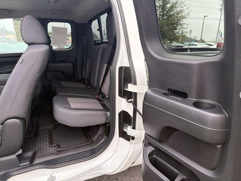 Used 2022 Nissan Titan S image 15