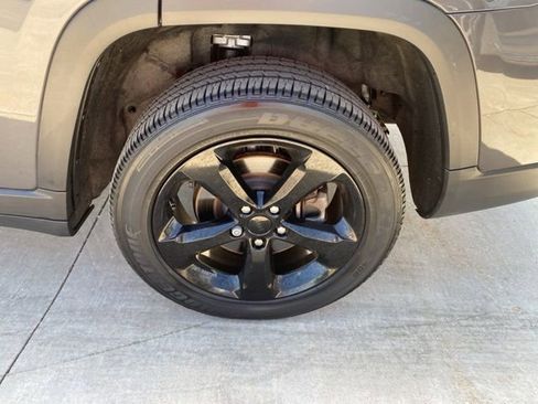 Used 2023 Jeep Grand Cherokee L Laredo AWD/4WD image 14