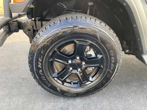 Used 2018 Jeep Wrangler Sport image 8