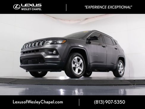 Used 2023 Jeep Compass Latitude w/ Convenience Group AWD/4WD image 9