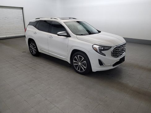 Used 2020 GMC Terrain Denali w/ Denali Premium Package FWD image 11