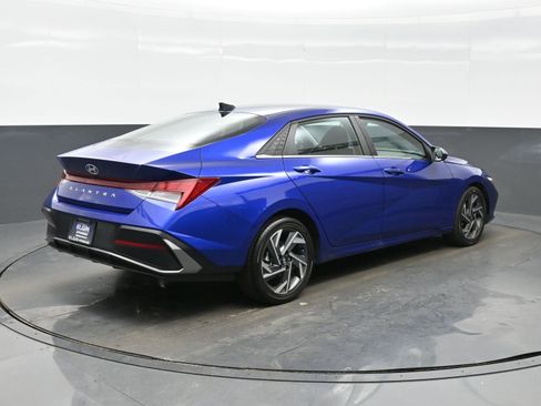 Certified 2025 Hyundai Elantra SEL image 6