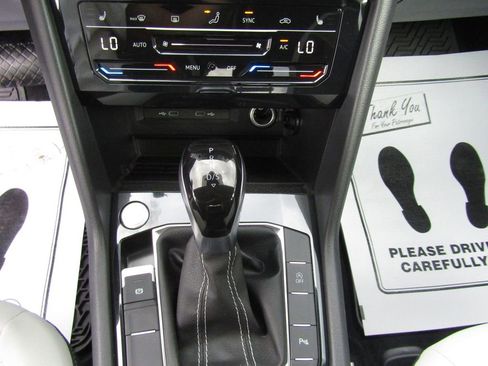 New 2026 Volkswagen Taos SE AWD/4WD image 17