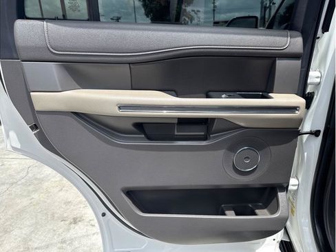 Used 2020 Ford Expedition XLT w/ Equipment Group 202A AWD/4WD image 26