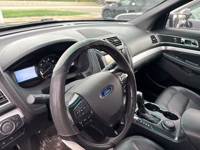 Used 2016 Ford Explorer XLT w/ Equipment Group 202A AWD/4WD image 6