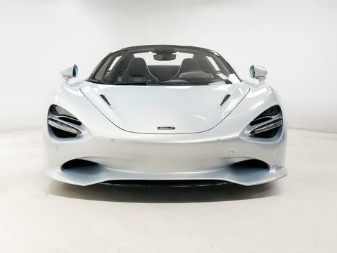 Used 2026 McLaren 750S Spider RWD image 6