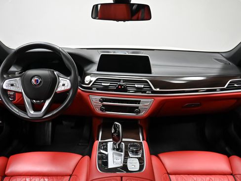 Used 2022 BMW ALPINA B7 xDrive w/ Luxury Rear Seating Package image 9