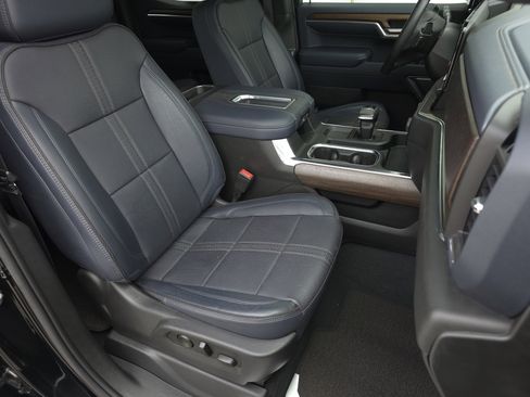 Used 2022 Chevrolet Silverado 1500 High Country w/ Technology Package image 38