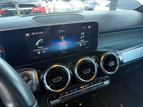 Used 2021 Mercedes-Benz GLB 250 w/ Premium Package image 15