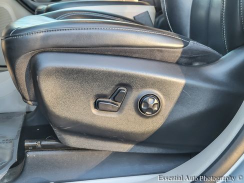 Used 2023 Chrysler Pacifica Touring-L FWD image 14