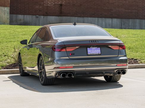 Used 2022 Audi S8 AWD/4WD image 5