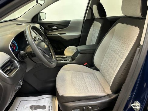 Used 2022 Chevrolet Equinox LS w/ LS Convenience Package AWD/4WD image 4