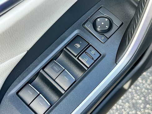 Used 2022 Toyota RAV4 XLE image 18