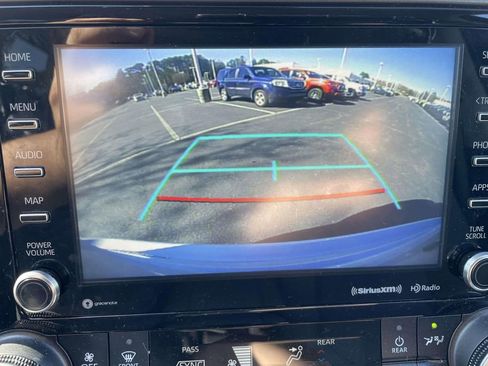 Used 2022 Toyota Highlander LE image 37