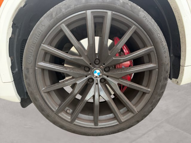 Used 2021 BMW X5 xDrive40i w/ M Sport Package AWD/4WD image 14