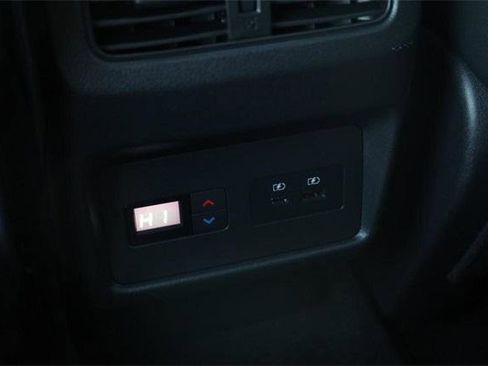 Used 2023 Nissan Rogue SL w/ SL Premium Package image 25