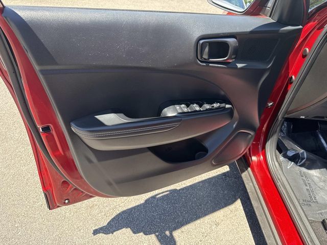 Used 2024 Hyundai Venue Limited FWD image 18