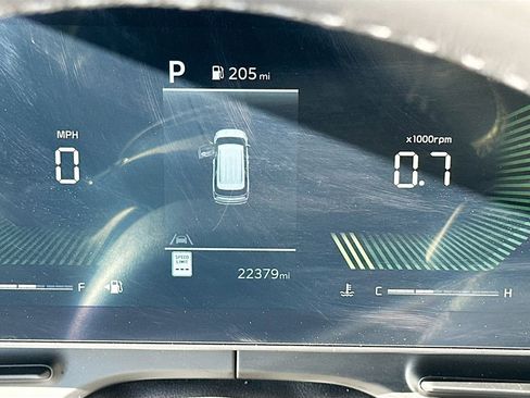 Used 2025 Kia Carnival EX image 12