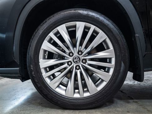 Used 2023 Toyota Highlander Platinum image 11