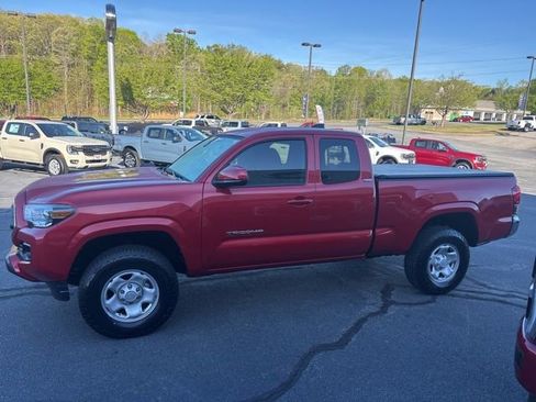 Used 2022 Toyota Tacoma SR5 image 2