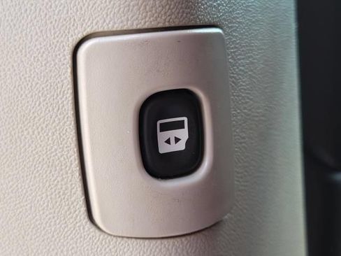 Used 2014 Dodge Grand Caravan SXT FWD image 15