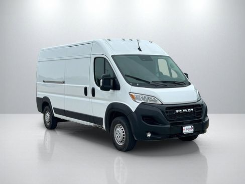Used 2026 RAM ProMaster 2500 w/ Convenience Group FWD image 3