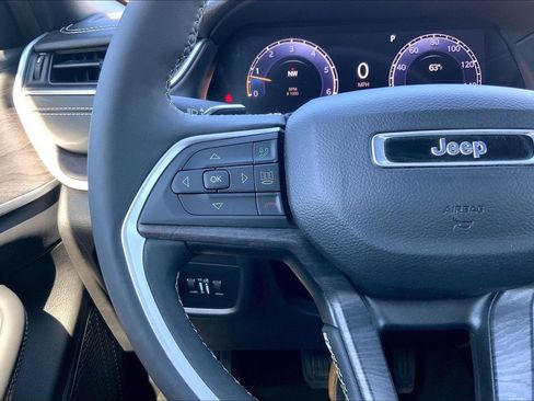 Used 2024 Jeep Grand Cherokee Limited AWD/4WD image 22