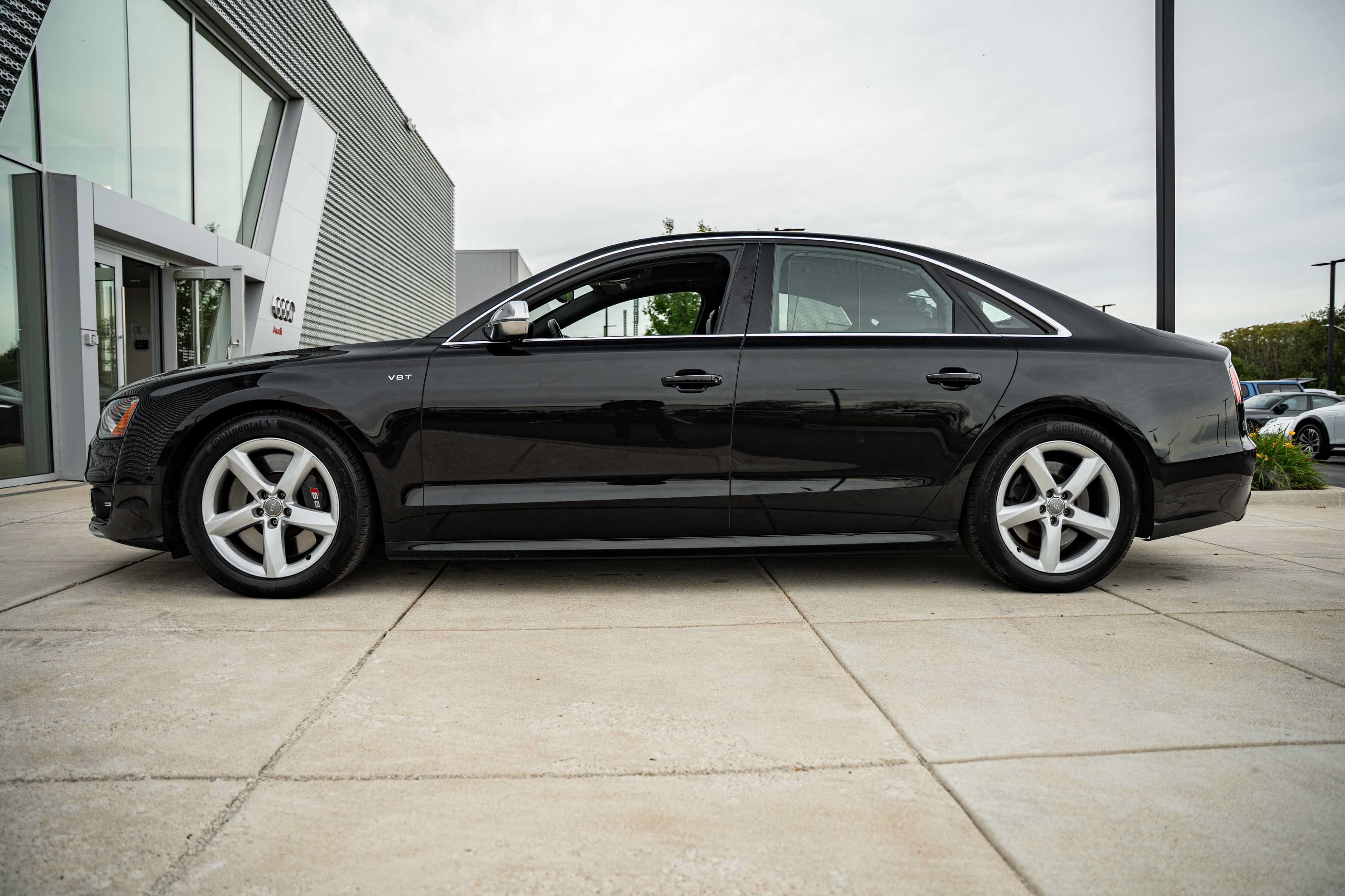 Used 2014 Audi S8 AWD/4WD image 4