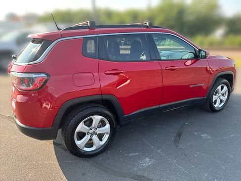 Used 2017 Jeep Compass Latitude w/ Popular Equipment Group AWD/4WD image 5