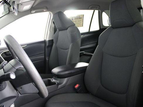 Used 2022 Toyota RAV4 LE FWD image 18