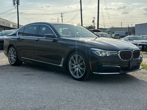 Used 2019 BMW 740i w/ Executive Package RWD image 8