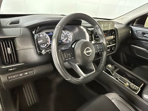 Used 2024 Nissan Pathfinder SL w/ SL Premium Package AWD/4WD image 14
