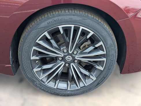 Used 2017 Nissan Maxima Platinum w/ Medallion Package image 11