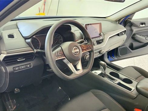 Used 2025 Nissan Altima 2.5 SV FWD image 22
