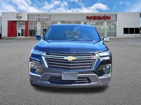 Used 2023 Chevrolet Traverse LT FWD image 2