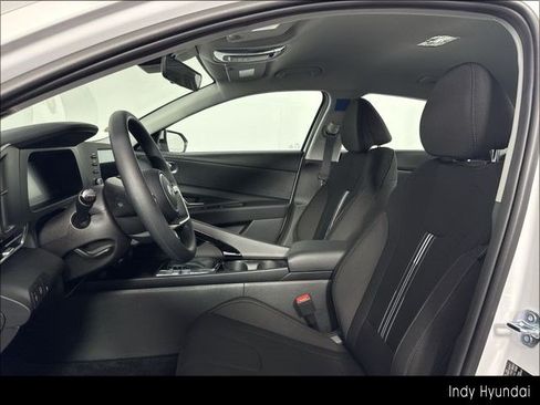 Used 2025 Hyundai Elantra Hybrid FWD image 21