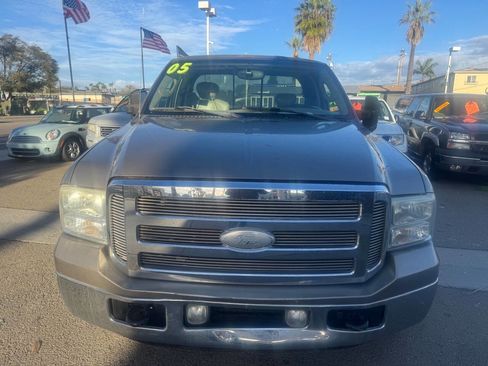 Used 2005 Ford F250 Lariat image 3