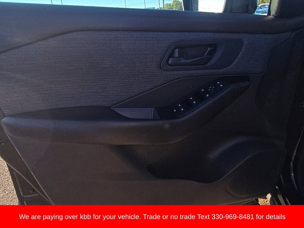 Used 2023 Nissan Rogue S AWD/4WD image 10