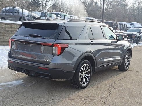Used 2025 Ford Explorer ST-Line image 5