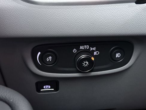 Used 2023 GMC Terrain SLT w/ LPO, Floor Liner Package image 47