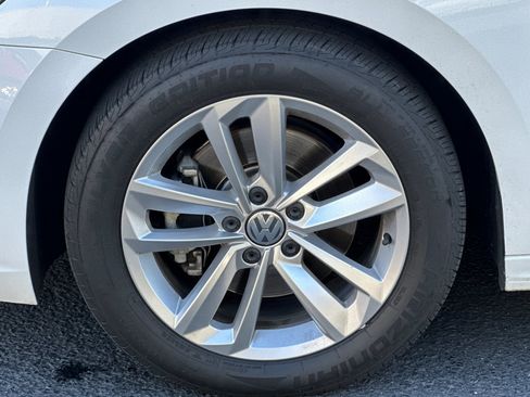 Used 2020 Volkswagen Passat 2.0T SE image 11