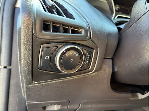 Used 2015 Ford Focus SE image 26