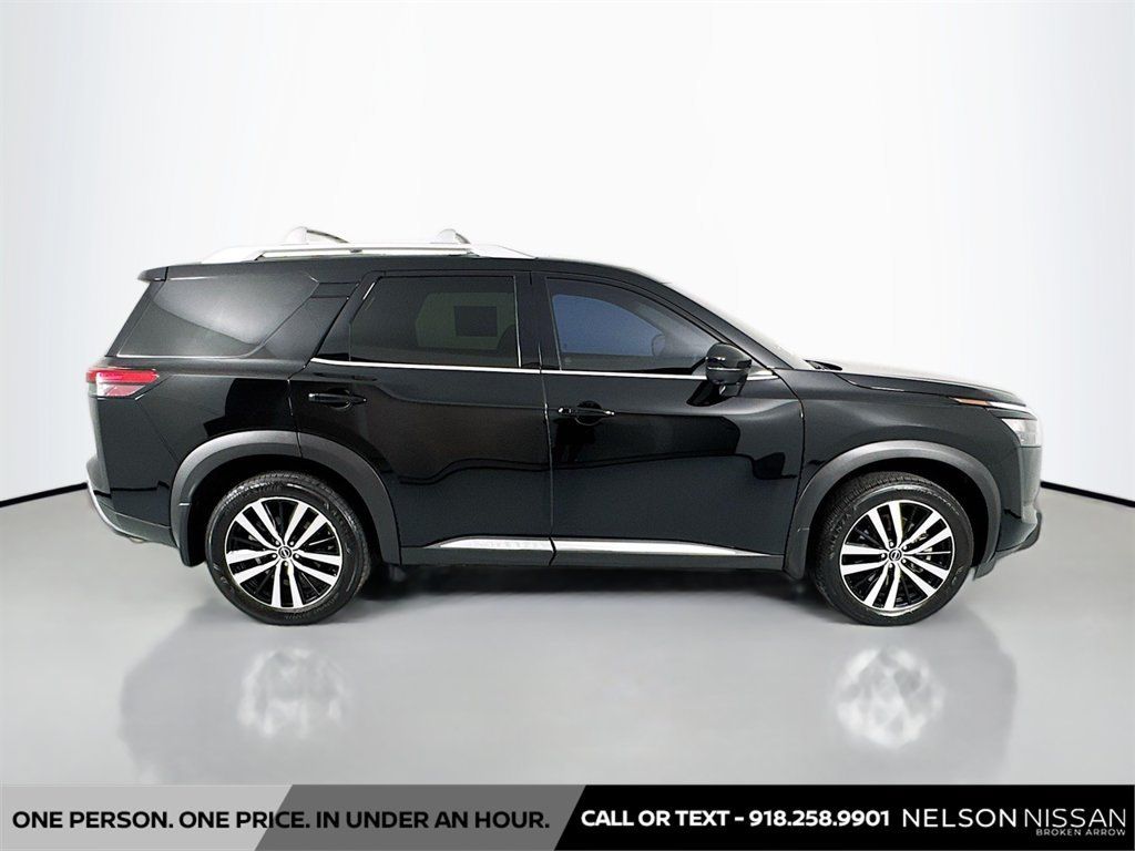 Certified 2025 Nissan Pathfinder Platinum w/ Cargo Package FWD image 4